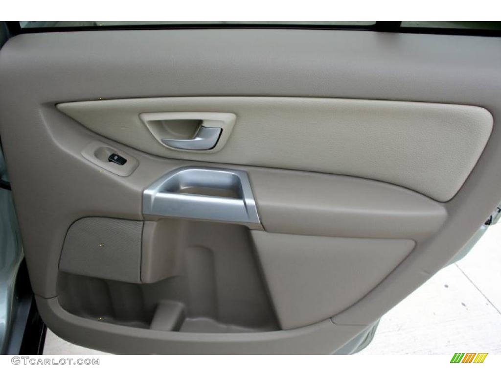 2004 XC90 T6 AWD - Silver Metallic / Taupe/Light Taupe photo #34