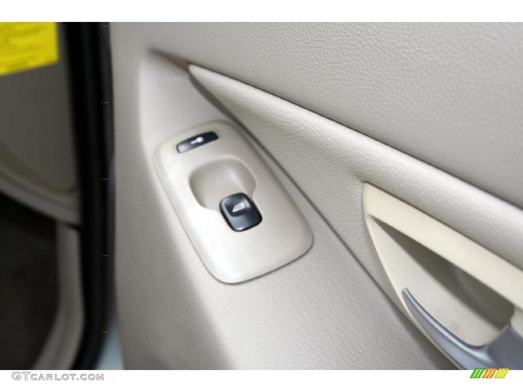 2004 XC90 T6 AWD - Silver Metallic / Taupe/Light Taupe photo #36