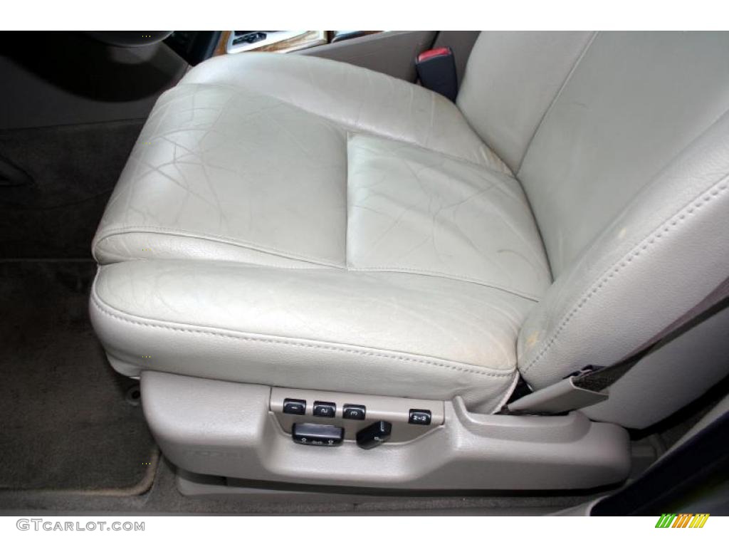 2004 XC90 T6 AWD - Silver Metallic / Taupe/Light Taupe photo #41