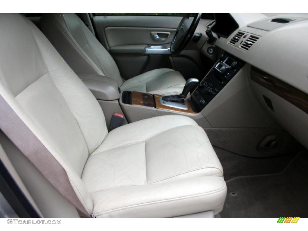 2004 XC90 T6 AWD - Silver Metallic / Taupe/Light Taupe photo #43