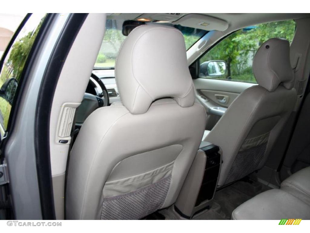2004 XC90 T6 AWD - Silver Metallic / Taupe/Light Taupe photo #47