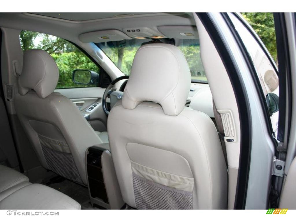 2004 XC90 T6 AWD - Silver Metallic / Taupe/Light Taupe photo #48
