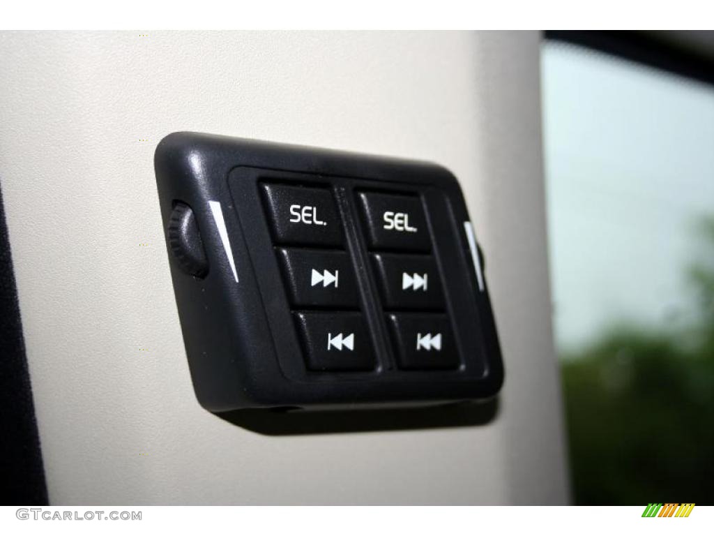 2004 XC90 T6 AWD - Silver Metallic / Taupe/Light Taupe photo #74