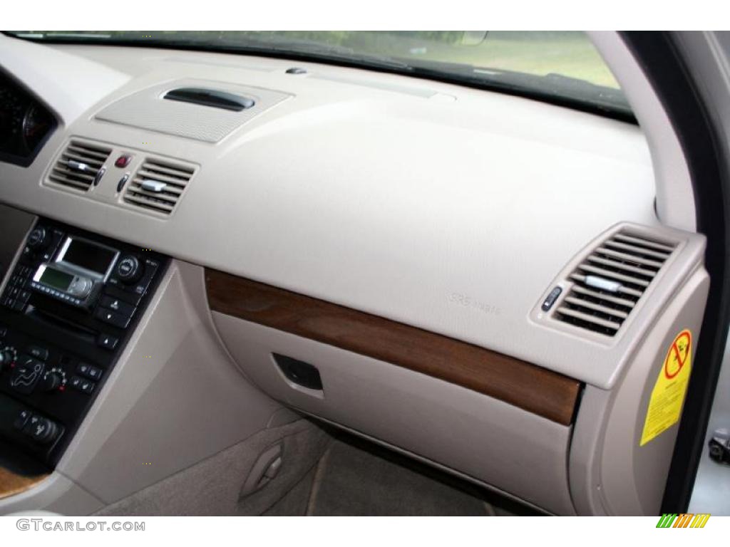 2004 XC90 T6 AWD - Silver Metallic / Taupe/Light Taupe photo #76