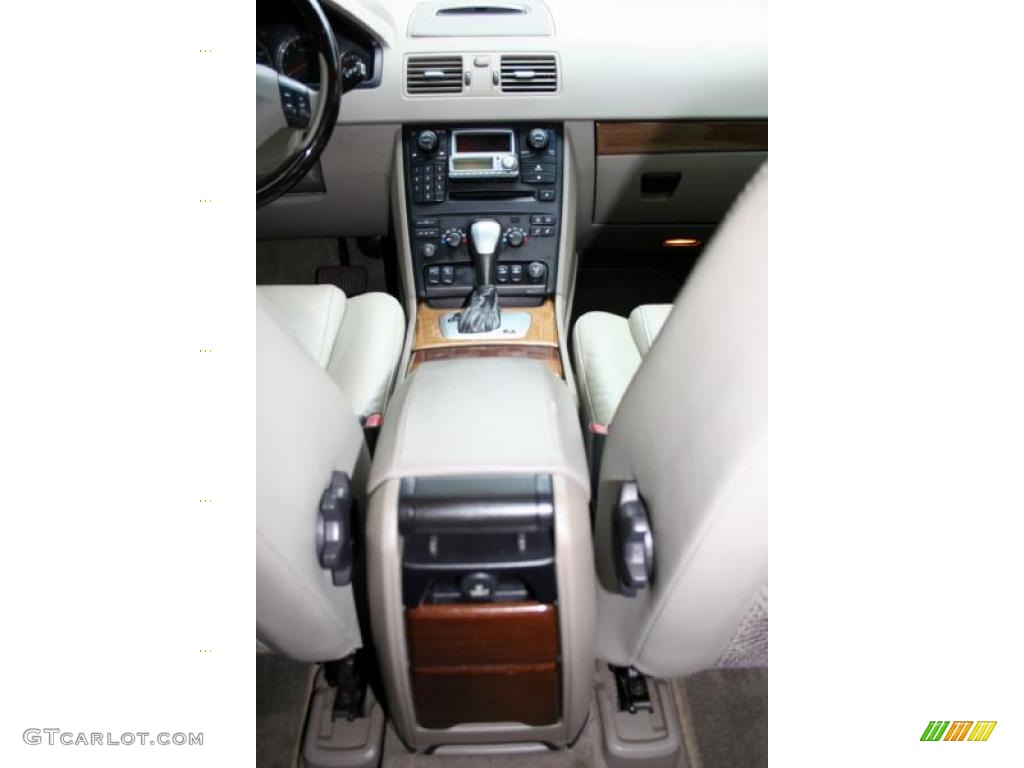 2004 XC90 T6 AWD - Silver Metallic / Taupe/Light Taupe photo #77