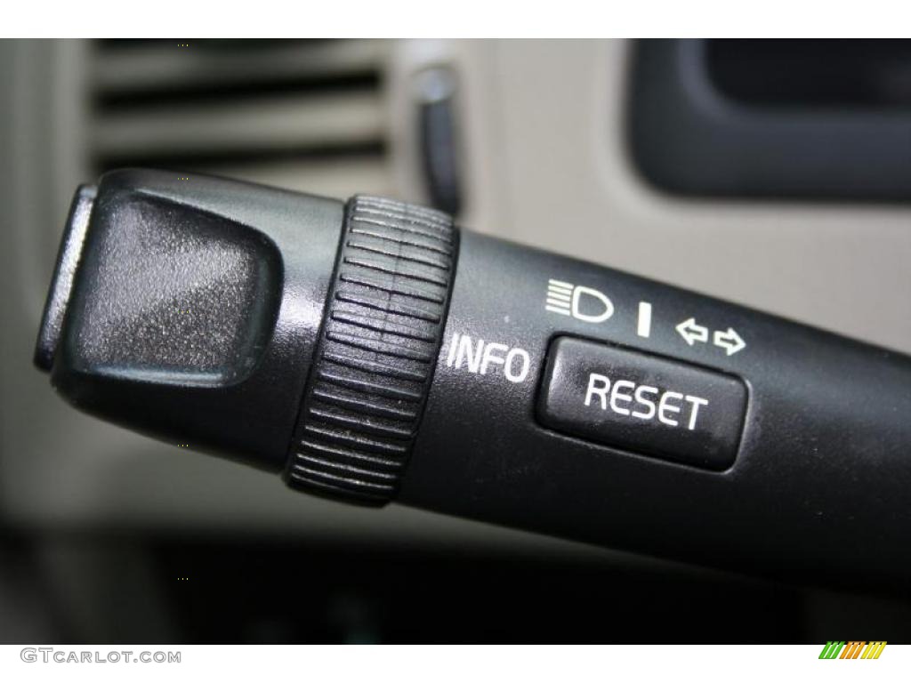 2004 XC90 T6 AWD - Silver Metallic / Taupe/Light Taupe photo #91