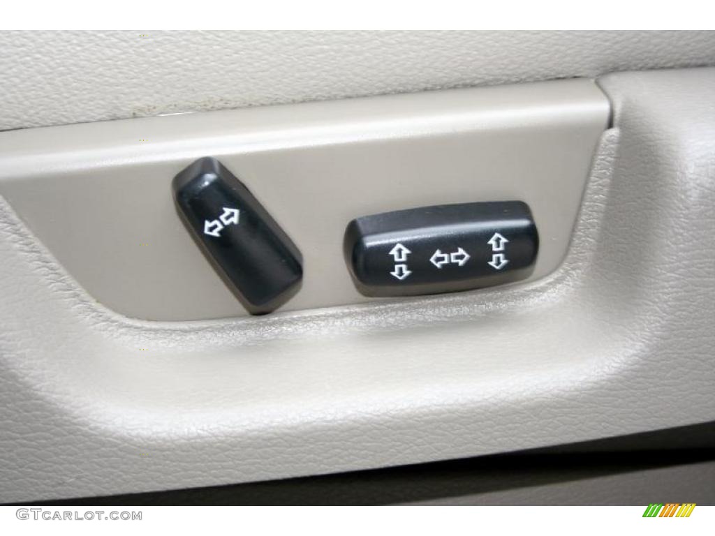 2004 XC90 T6 AWD - Silver Metallic / Taupe/Light Taupe photo #104