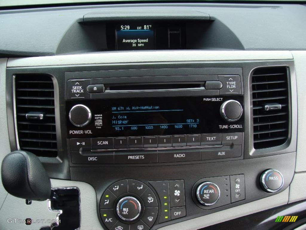 2011 Sienna LE - South Pacific Blue Pearl / Light Gray photo #14