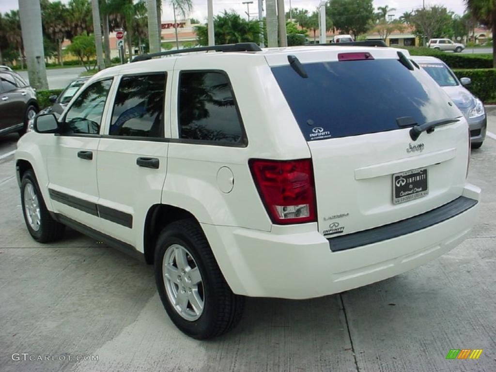 2006 Grand Cherokee Laredo - Stone White / Medium Slate Gray photo #9