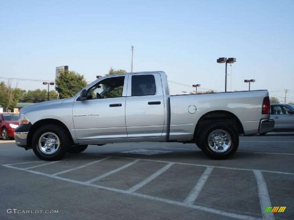 2011 Ram 1500 ST Quad Cab 4x4 - Bright Silver Metallic / Dark Slate Gray/Medium Graystone photo #4