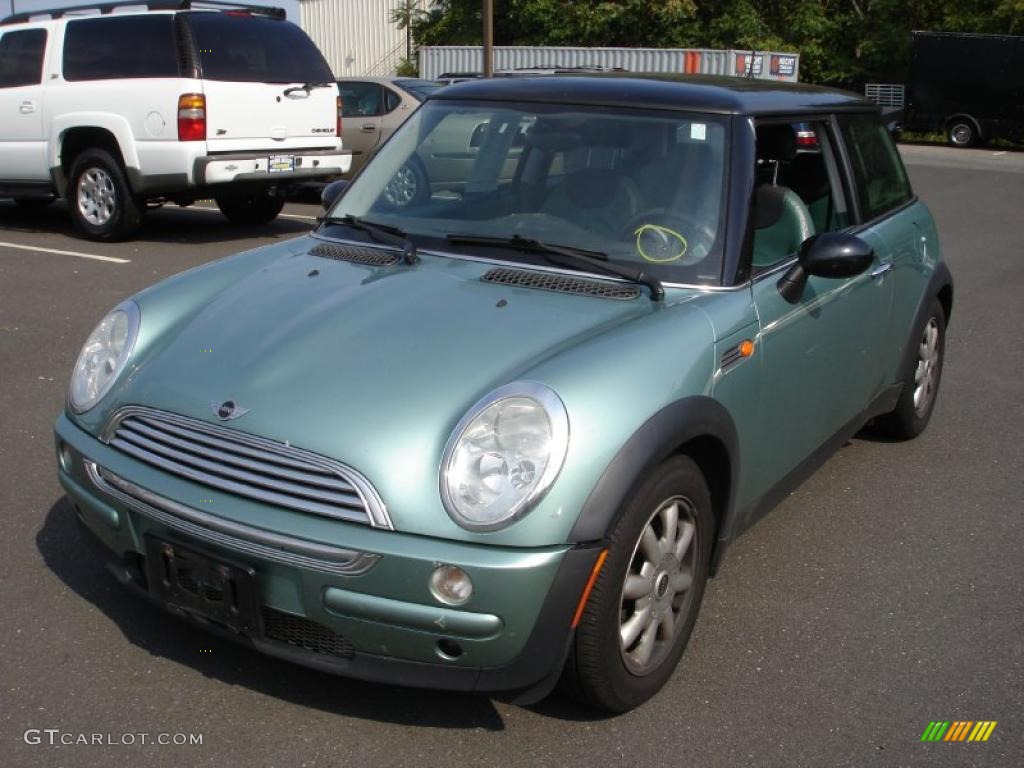 2003 Cooper Hardtop - Silk Green Metallic / Emerald Green/Panther Black photo #1