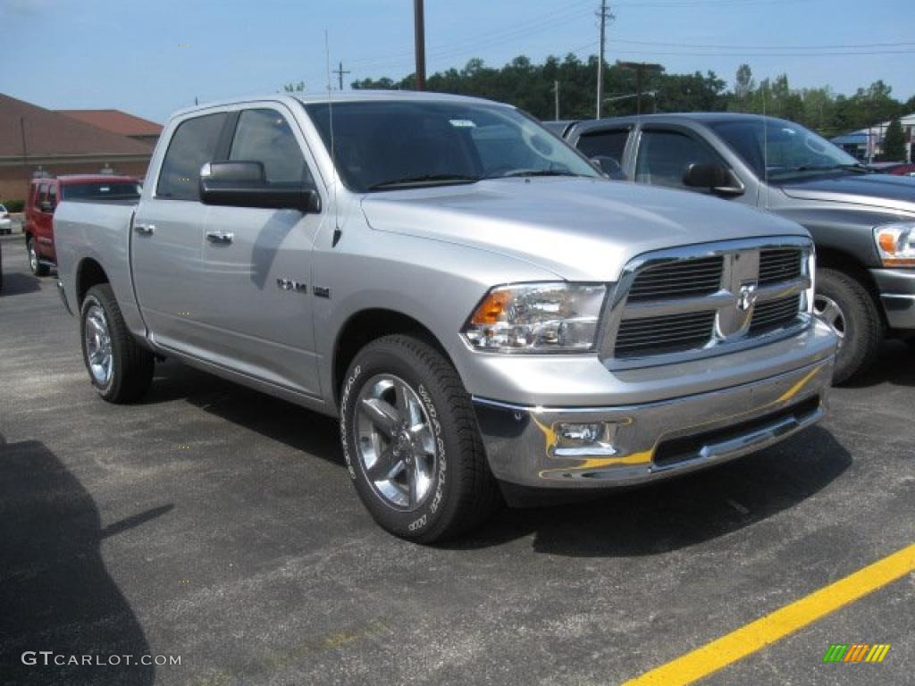 2010 Ram 1500 Big Horn Crew Cab 4x4 - Bright Silver Metallic / Dark Slate/Medium Graystone photo #3