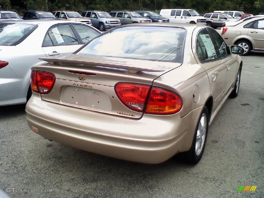 2001 Alero GL Sedan - Sandstone Metallic / Neutral photo #3