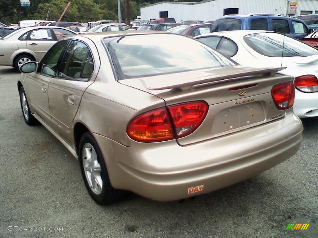 2001 Alero GL Sedan - Sandstone Metallic / Neutral photo #4