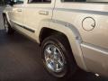 Light Graystone Pearl - Commander Limited 4x4 Photo No. 4