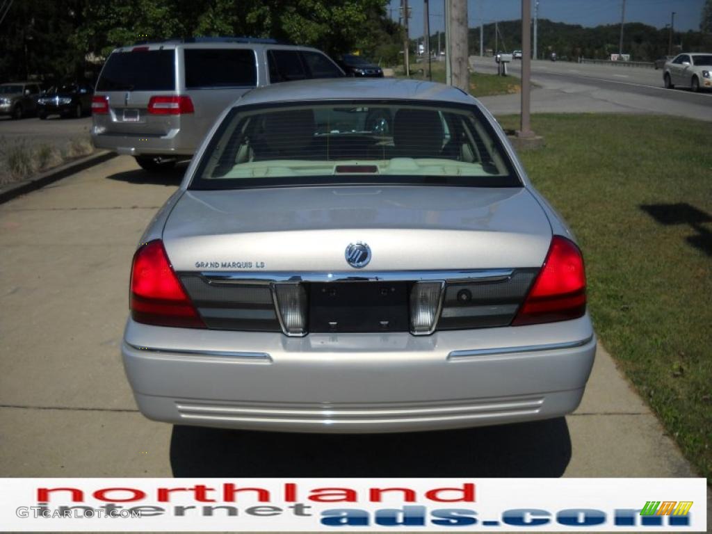 2011 Grand Marquis LS Ultimate Edition - Smokestone Metallic / Medium Light Stone photo #3