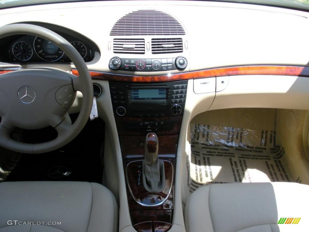 2003 E 320 Sedan - Everest Green Metallic / Java photo #17