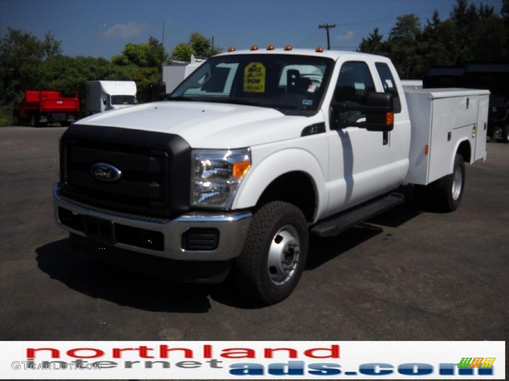 2011 F350 Super Duty XL SuperCab 4x4 Chassis Commercial - Oxford White / Steel photo #2