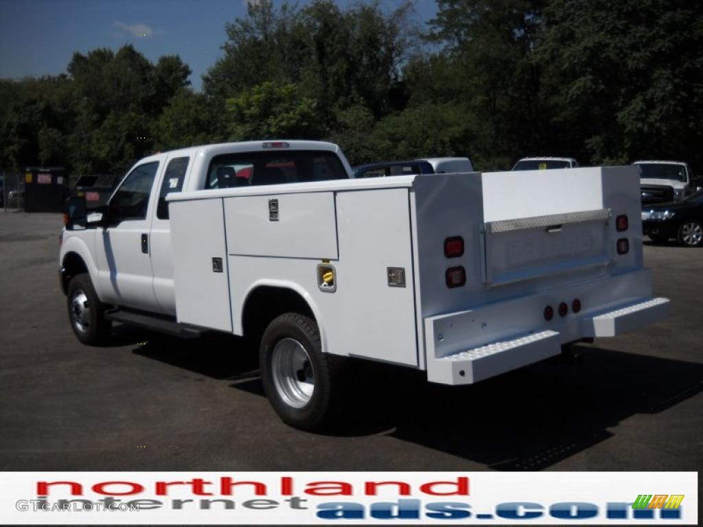 2011 F350 Super Duty XL SuperCab 4x4 Chassis Commercial - Oxford White / Steel photo #8
