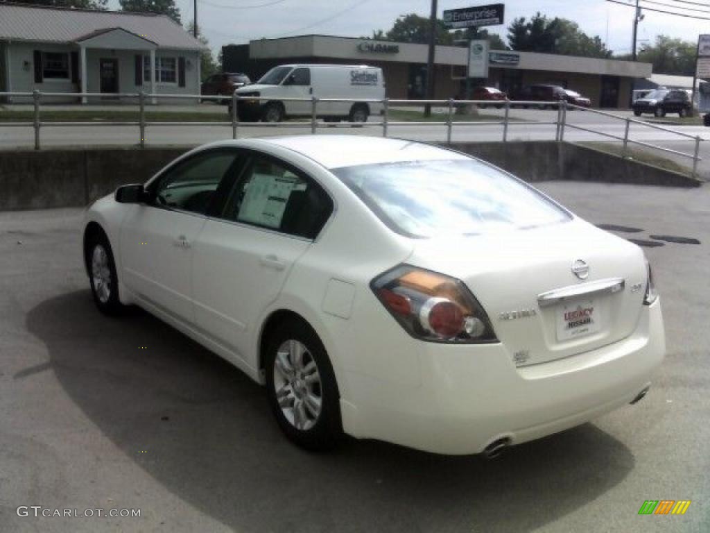 2010 Altima 2.5 S - Winter Frost White / Charcoal photo #4