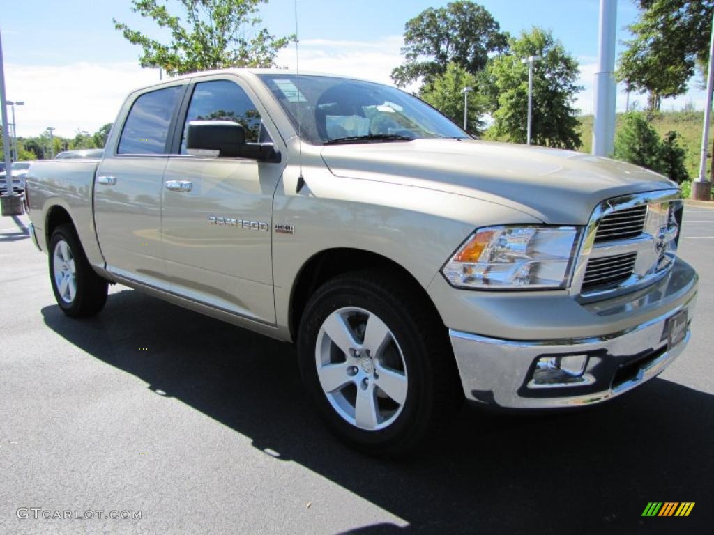 2011 Ram 1500 Big Horn Crew Cab - White Gold / Dark Slate Gray photo #4