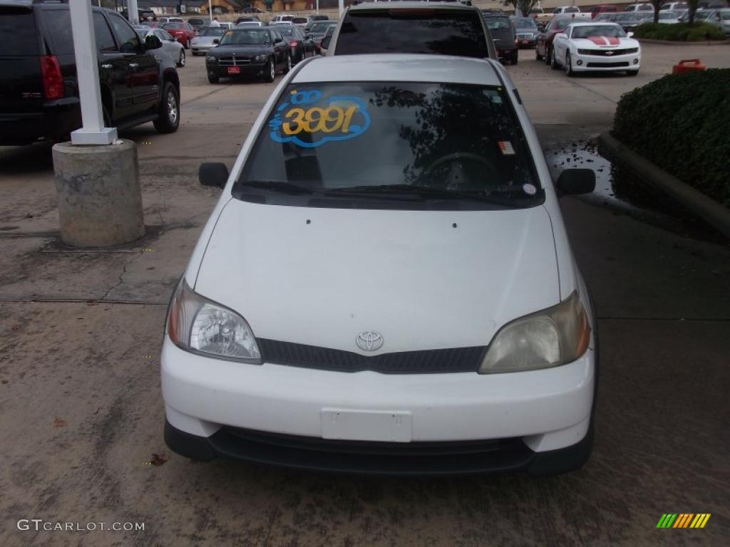 2000 ECHO Sedan - Super White / Warm Gray photo #2
