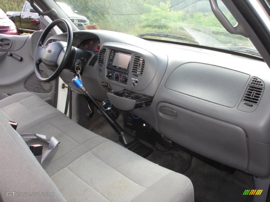 2001 F150 XL Regular Cab - Oxford White / Medium Graphite photo #12
