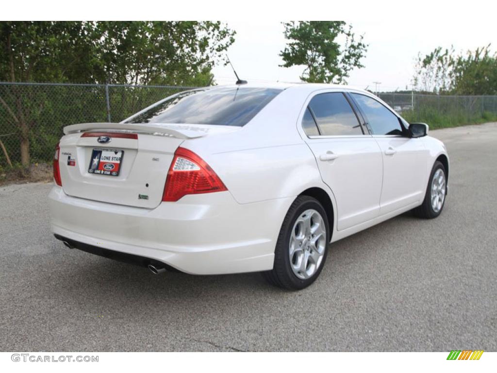 2010 Fusion SE V6 - White Platinum Tri-coat Metallic / Camel photo #3