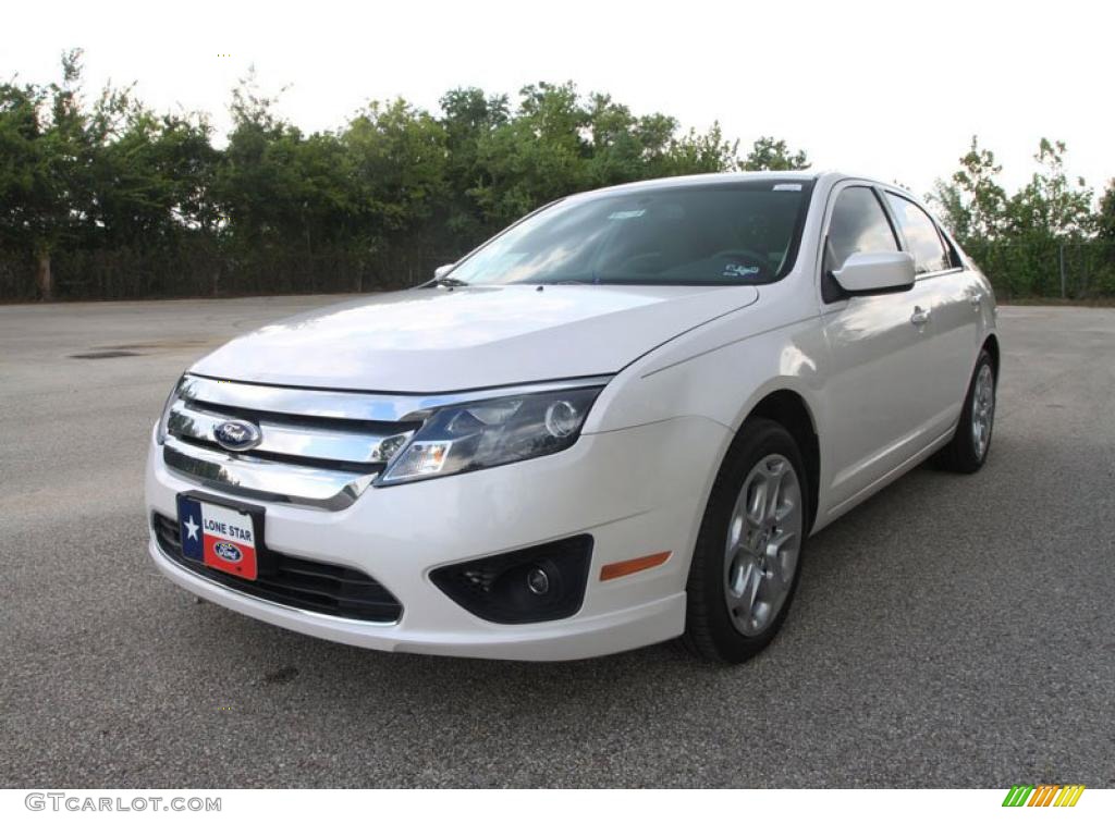 2010 Fusion SE V6 - White Platinum Tri-coat Metallic / Camel photo #8