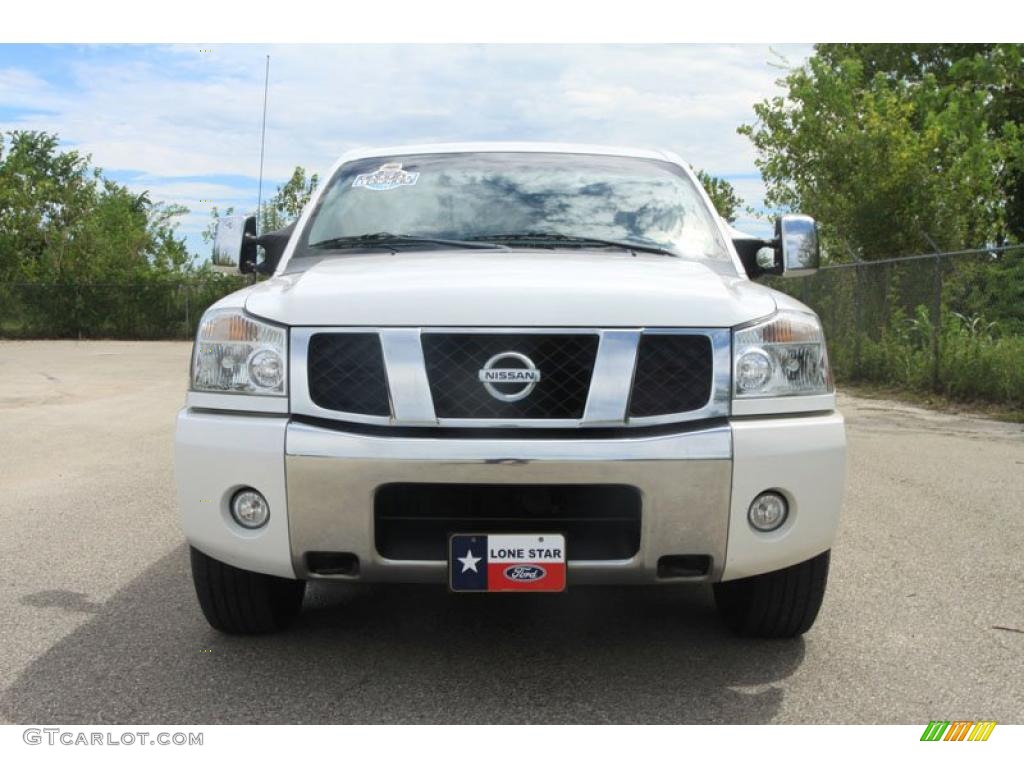 2007 Titan LE Crew Cab - White / Steel Gray photo #9