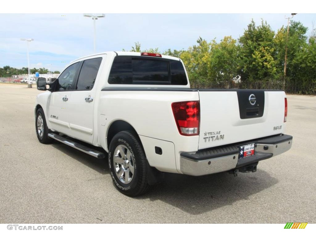 2007 Titan LE Crew Cab - White / Steel Gray photo #16