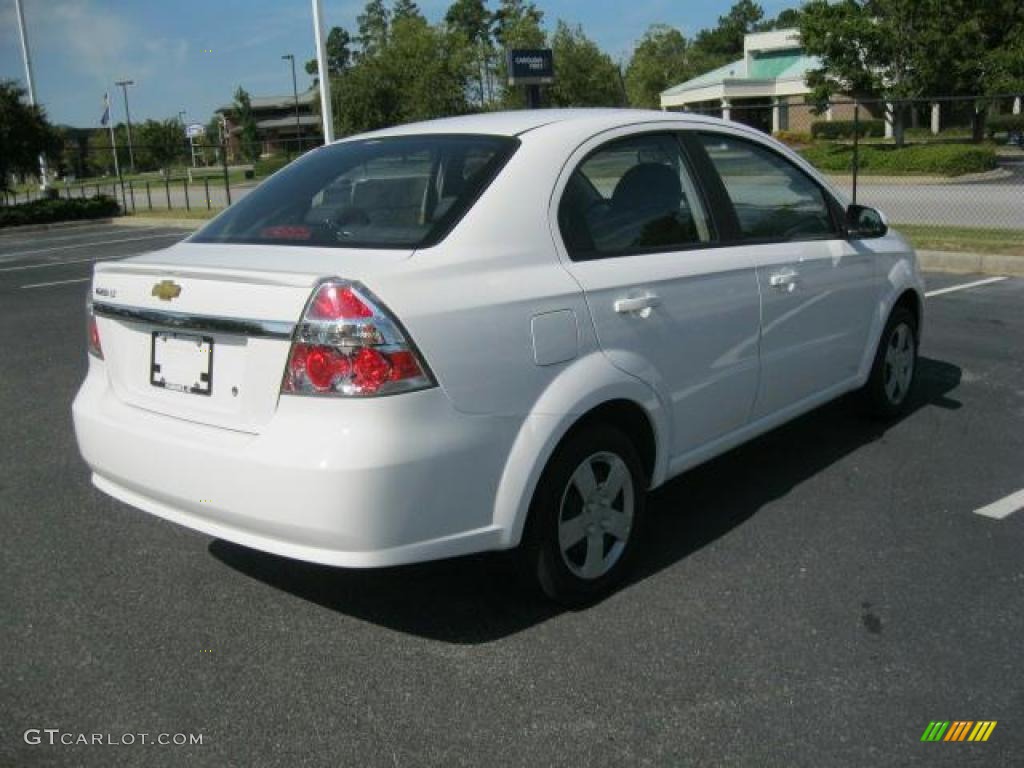 2010 Aveo LT Sedan - Summit White / Charcoal photo #2