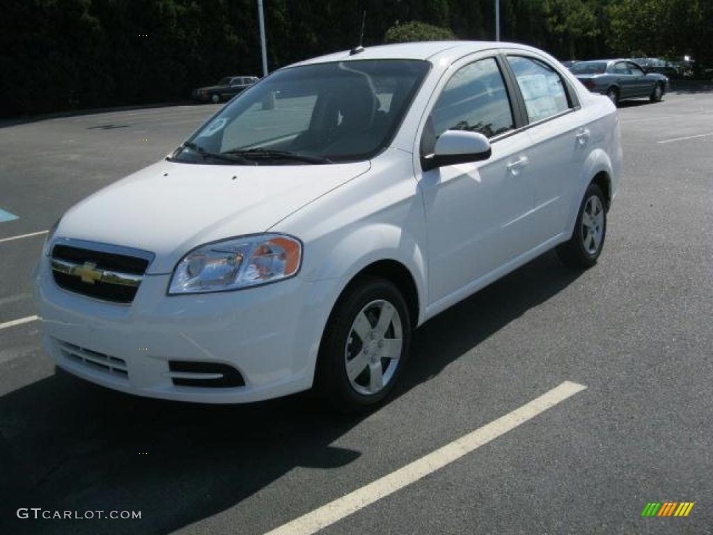 2010 Aveo LT Sedan - Summit White / Charcoal photo #4