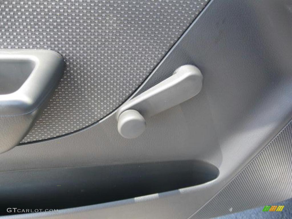 2010 Aveo LT Sedan - Summit White / Charcoal photo #8