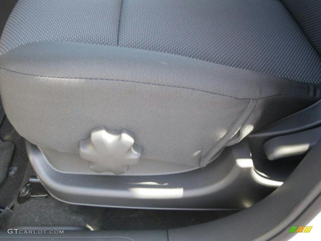 2010 Aveo LT Sedan - Summit White / Charcoal photo #9