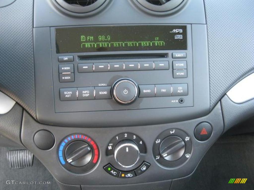 2010 Aveo LT Sedan - Summit White / Charcoal photo #10