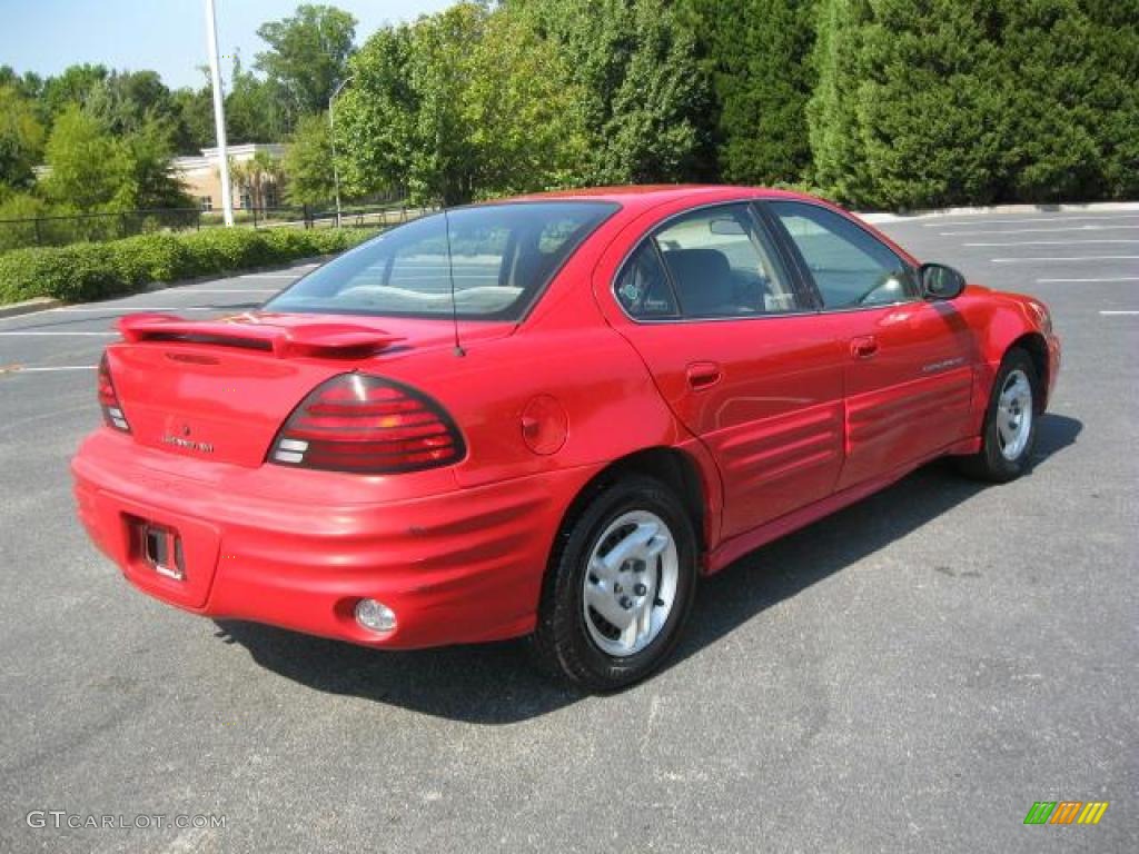 2002 Grand Am SE Sedan - Bright Red / Dark Pewter photo #23