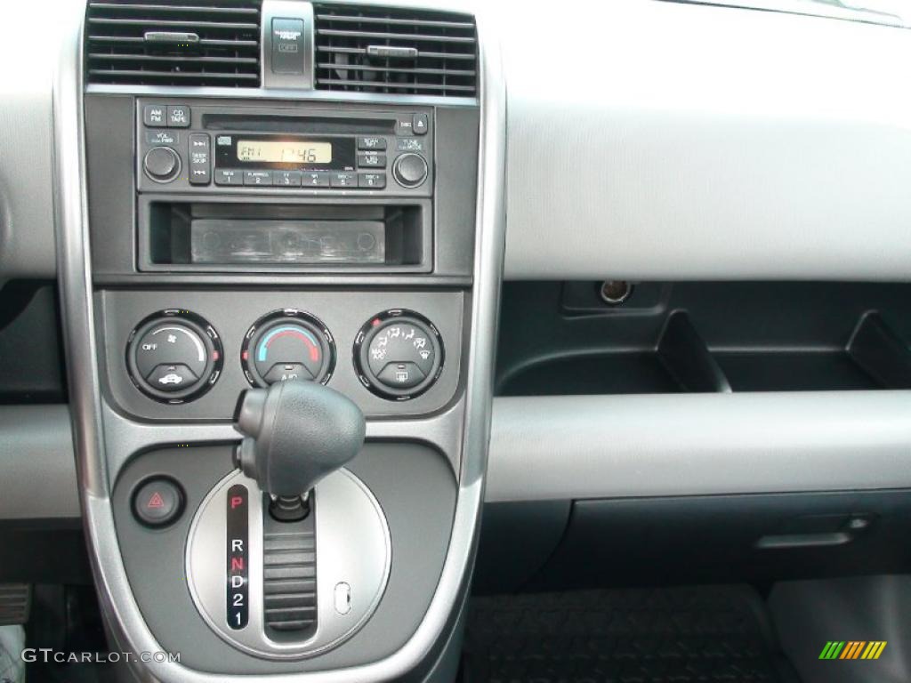 2010 Honda Element LX Controls Photo #35988585