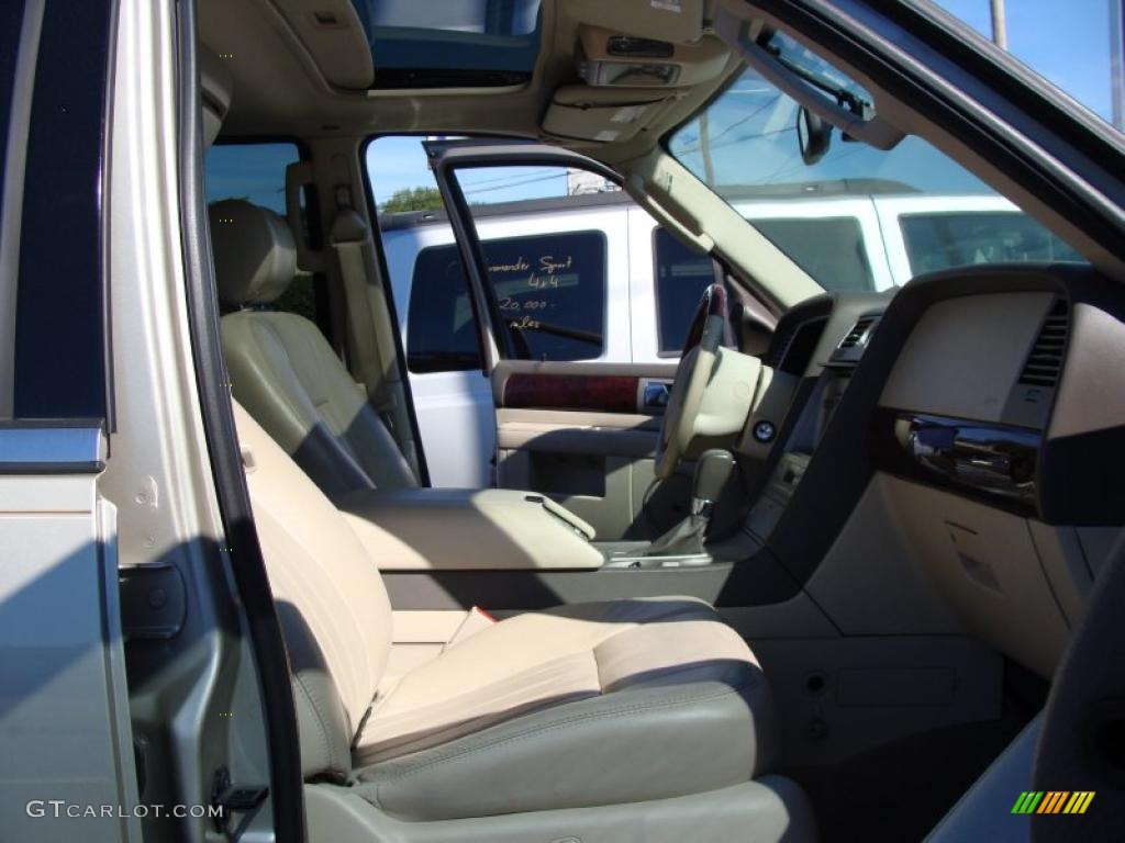 2004 Navigator Luxury 4x4 - Light French Silk Metallic / Light Parchment photo #14