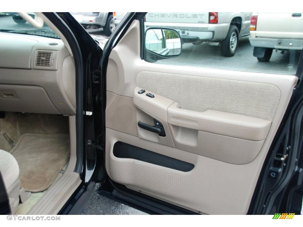 2002 Explorer XLT - Black Clearcoat / Medium Parchment photo #16