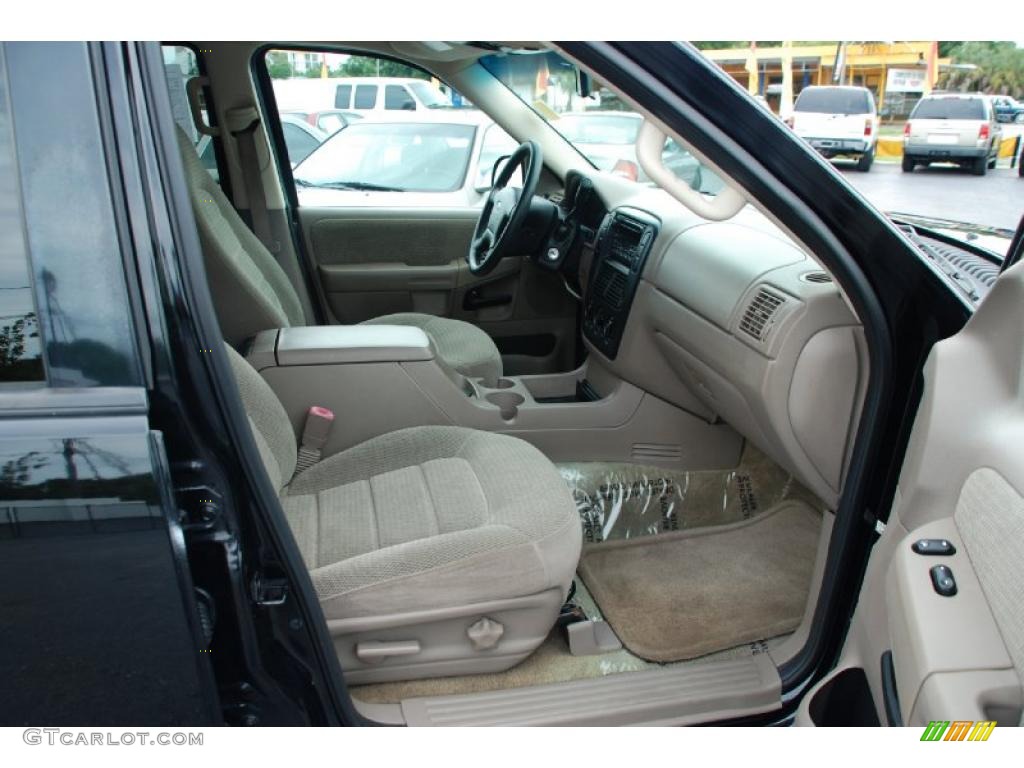 2002 Explorer XLT - Black Clearcoat / Medium Parchment photo #17