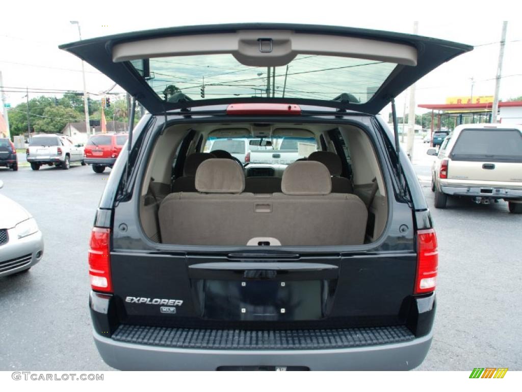 2002 Explorer XLT - Black Clearcoat / Medium Parchment photo #27