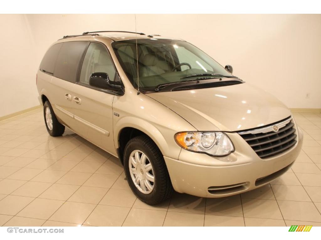 2007 Town & Country Touring - Linen Gold Metallic / Dark Khaki/Light Graystone photo #1