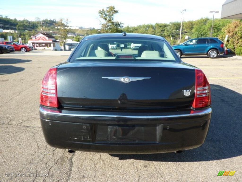 2005 300 C HEMI - Brilliant Black Crystal Pearl / Dark Slate Gray/Medium Slate Gray photo #3