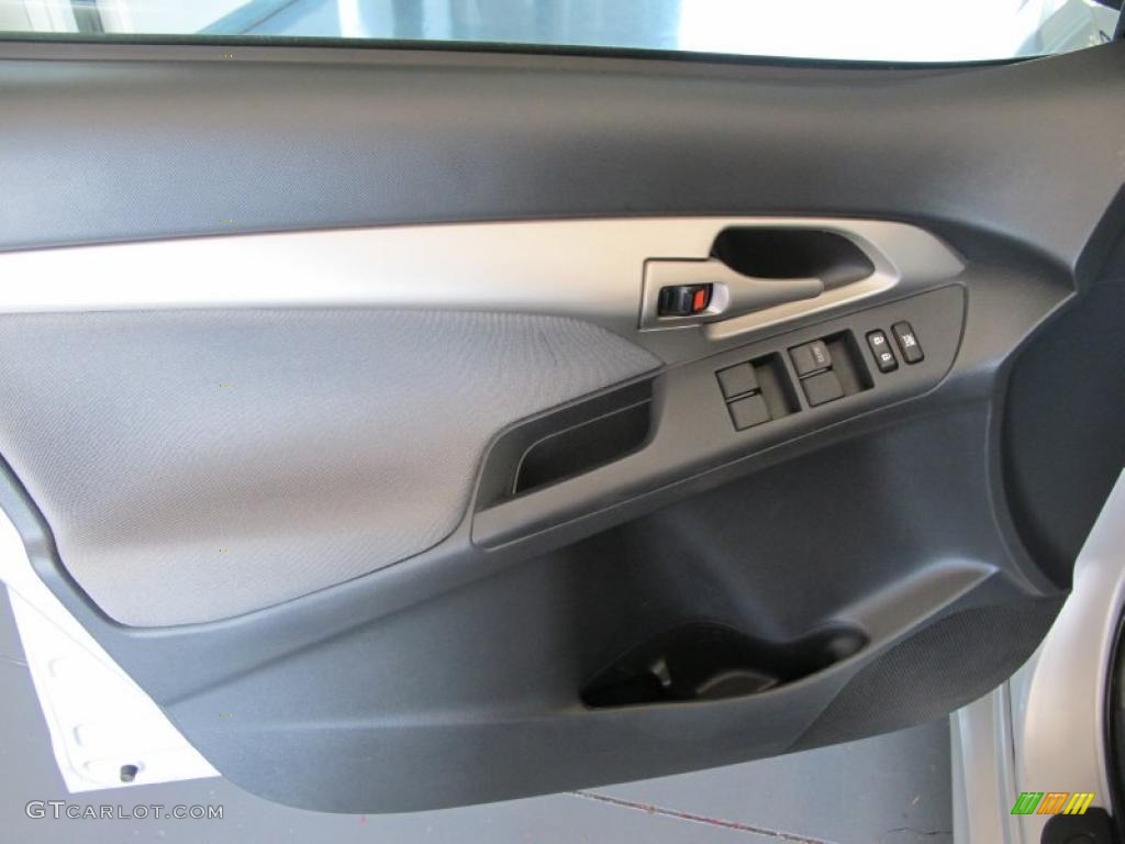 2009 Matrix XRS - Classic Silver Metallic / Ash Gray photo #14