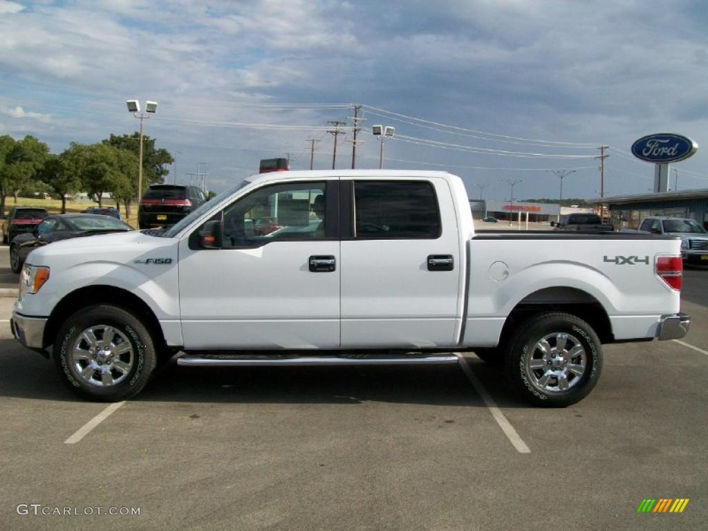2010 F150 XLT SuperCrew 4x4 - Oxford White / Medium Stone photo #2