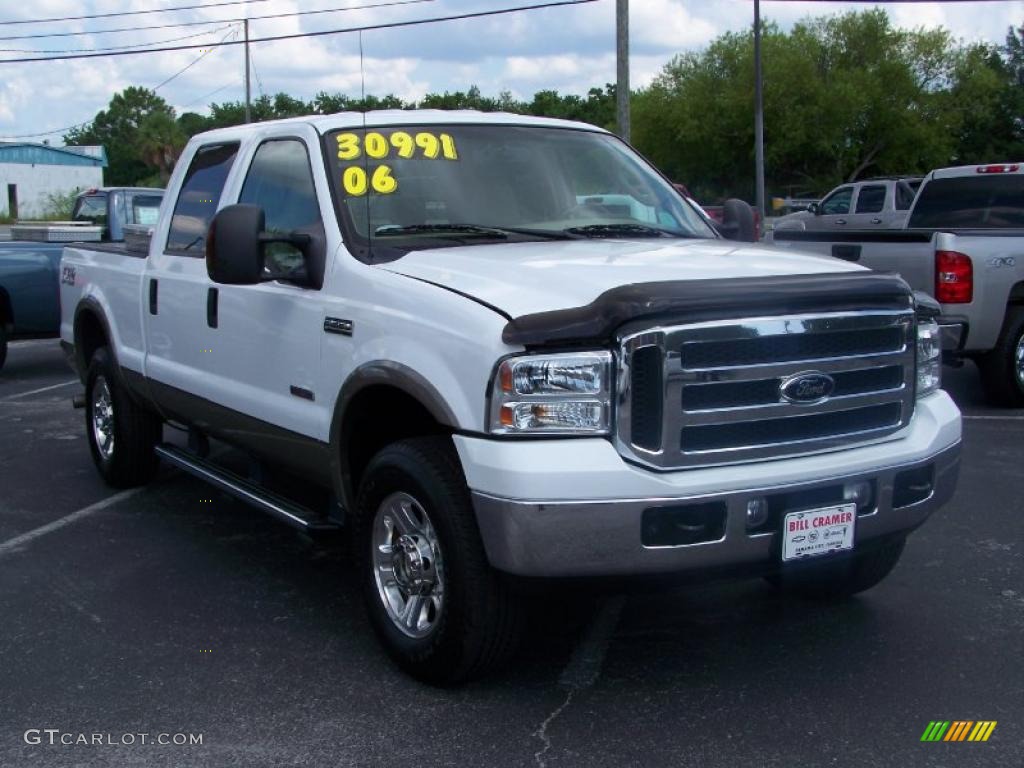 2006 F250 Super Duty FX4 Crew Cab 4x4 - Oxford White / Tan photo #2