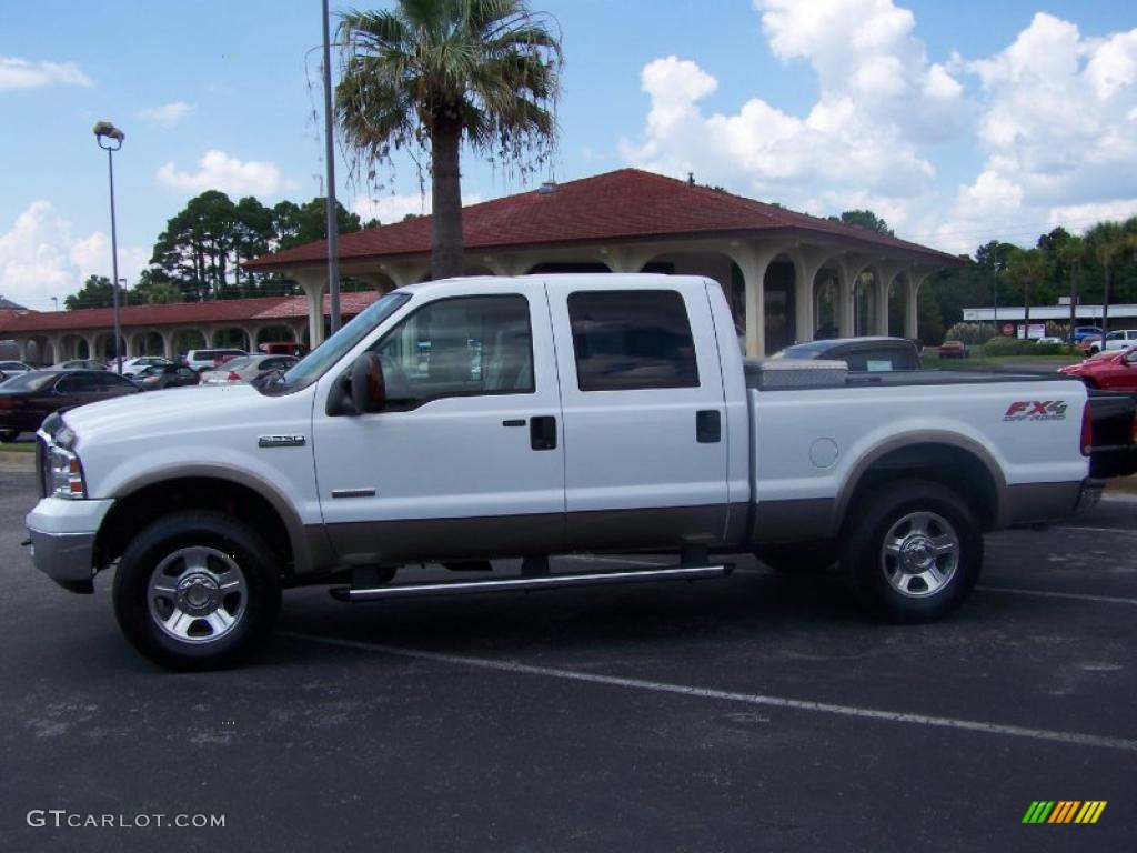 2006 F250 Super Duty FX4 Crew Cab 4x4 - Oxford White / Tan photo #7
