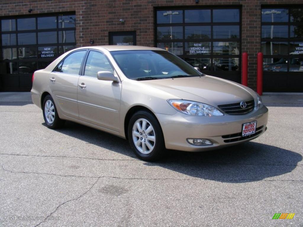 2003 Camry XLE - Desert Sand Mica / Taupe photo #1