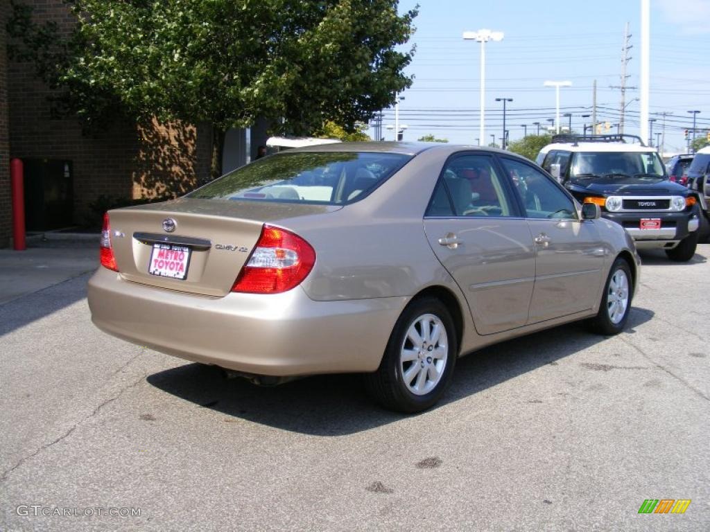 2003 Camry XLE - Desert Sand Mica / Taupe photo #3
